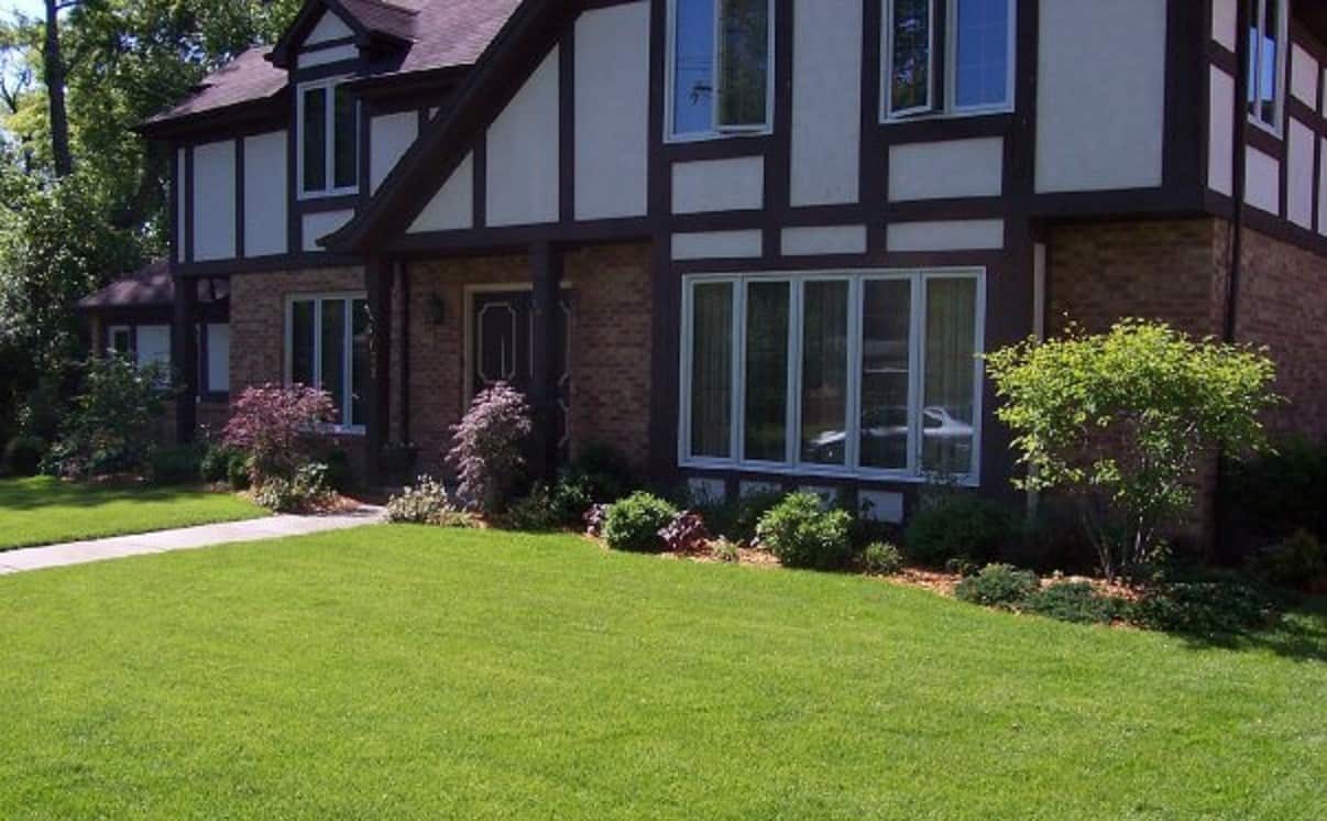 You are currently viewing How a Chicago Lawn Mowing Service can help you Enjoy the Summer
